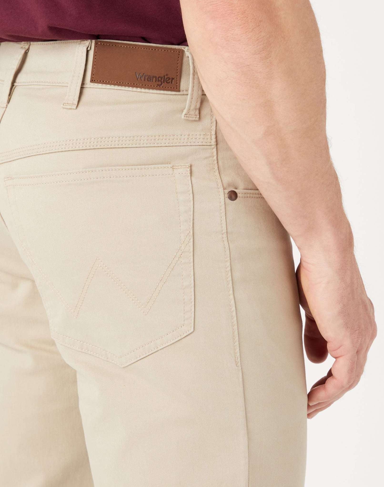 Straight Medium Stretch in Khaki Pants Wrangler   