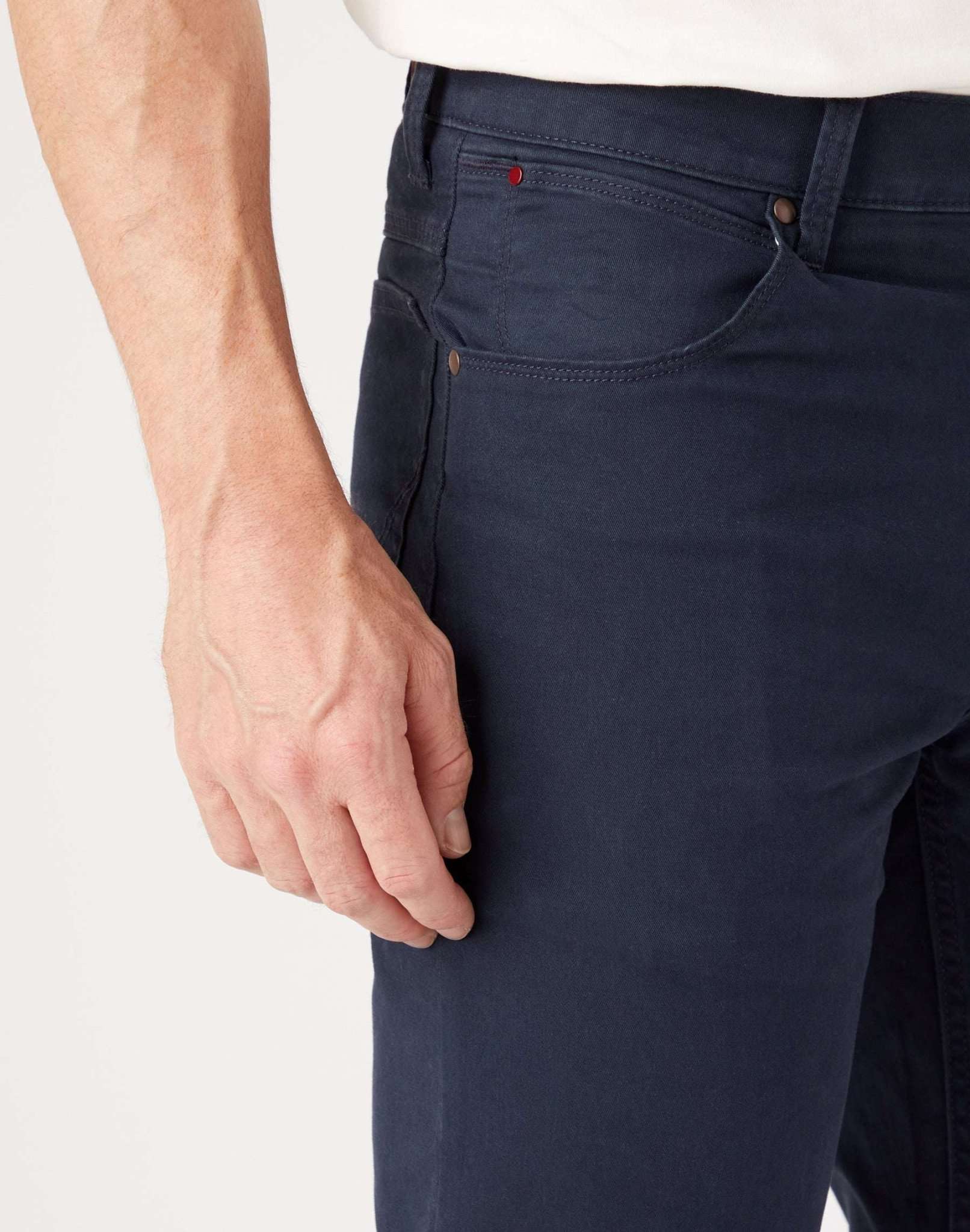 Straight Medium Stretch in Navy Navy Pants Wrangler   