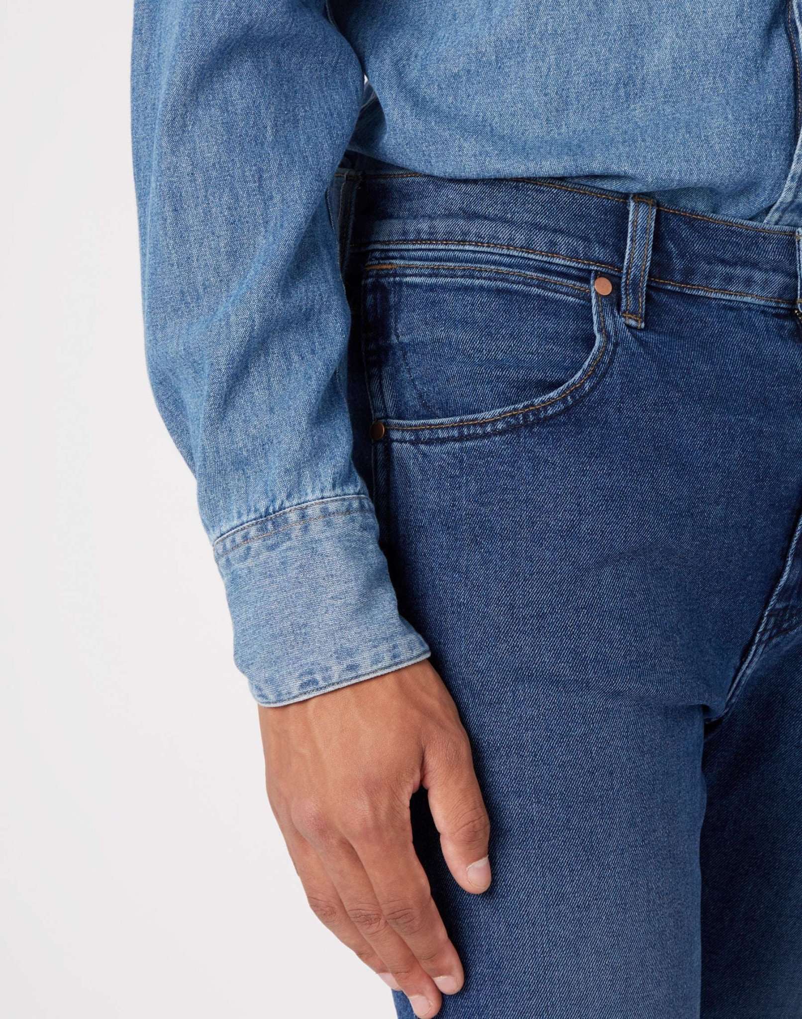 Larston Low Stretch in The Rock Jeans Wrangler   