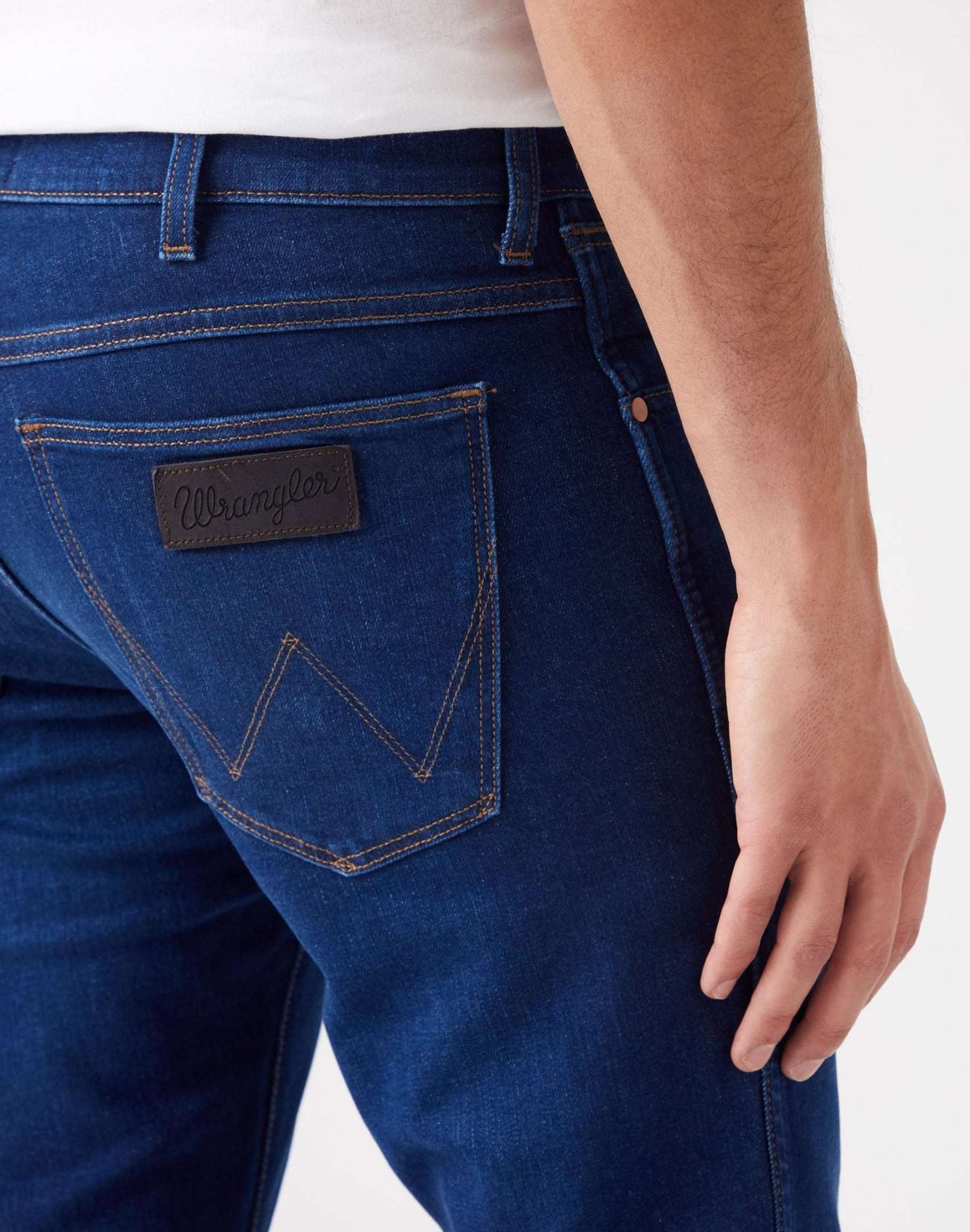 Larston Medium Stretch in The Bullseye Jeans Wrangler   