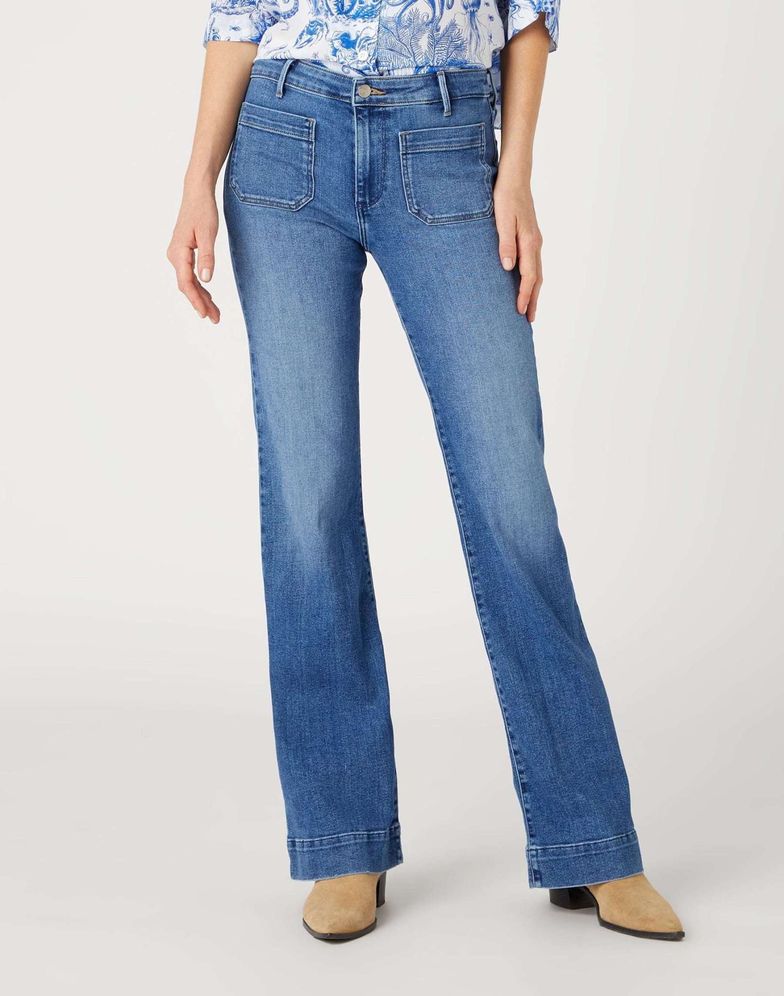 Flare in Raven Jeans Wrangler   