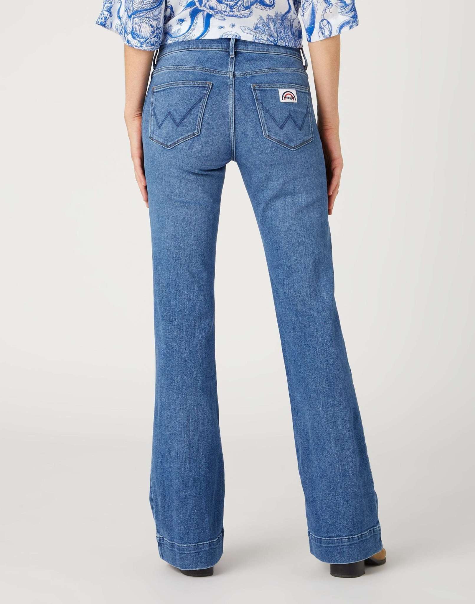 Flare in Raven Jeans Wrangler   