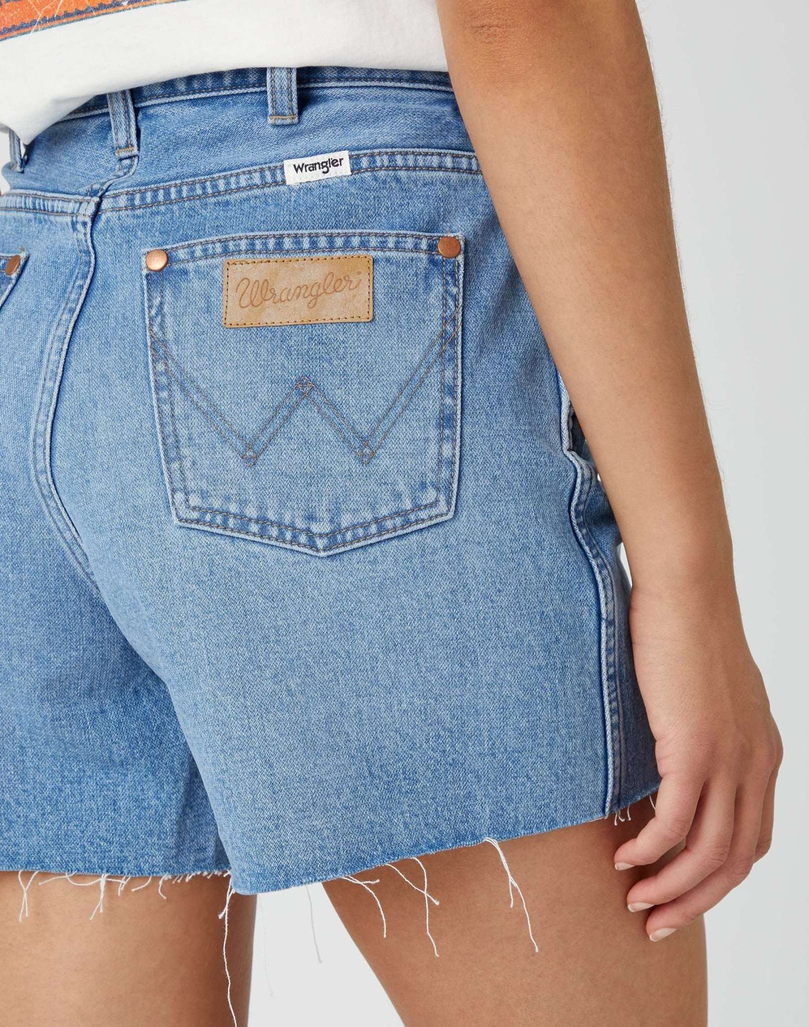 Donna in Lost Control denim shorts Wrangler   