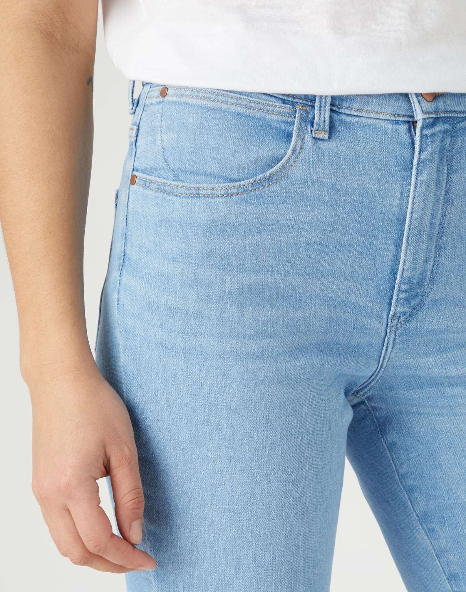 Slim in Easy On The Eyes Jeans Wrangler   