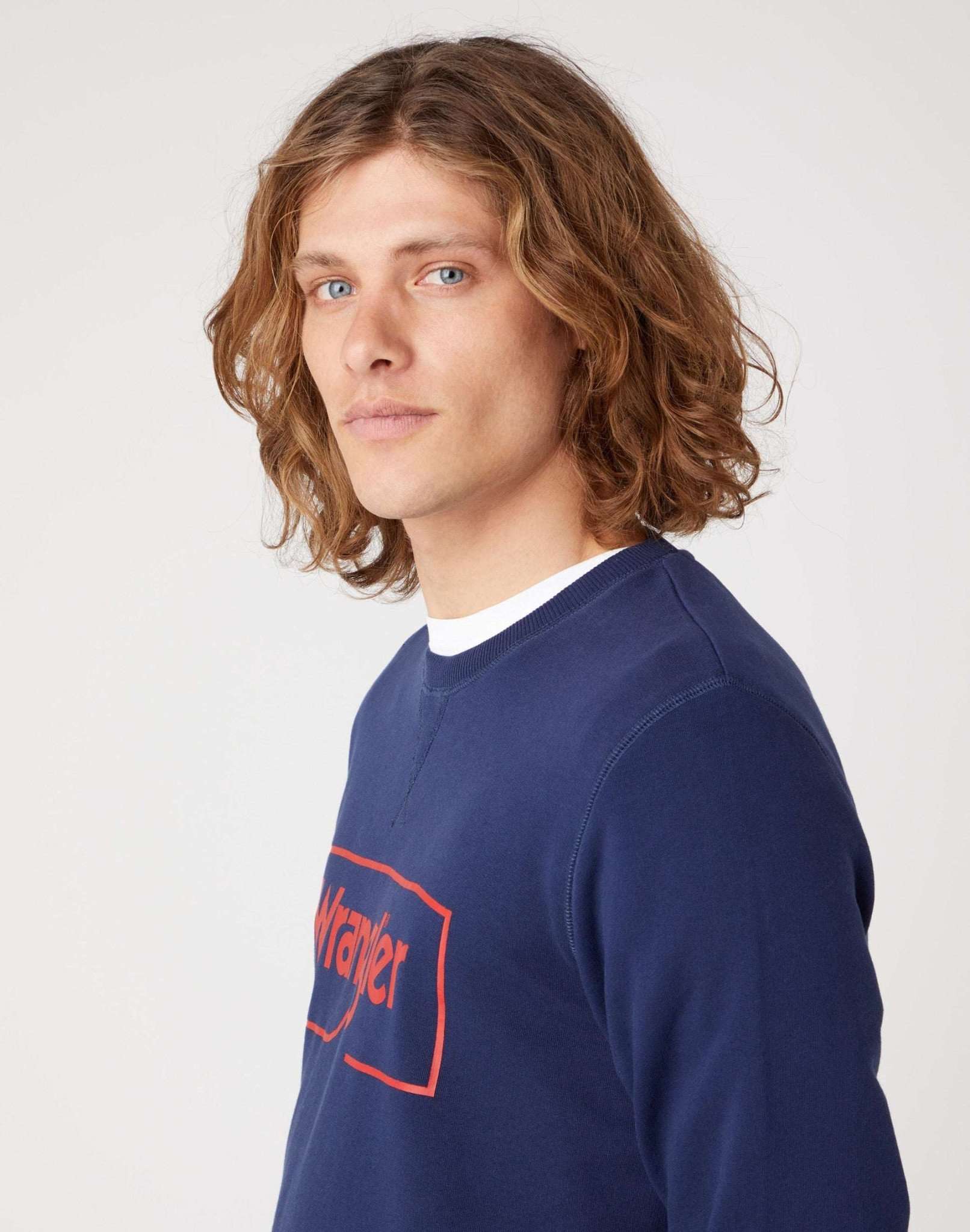 Frame Logo Crew in Navy Sweatshirts Wrangler   