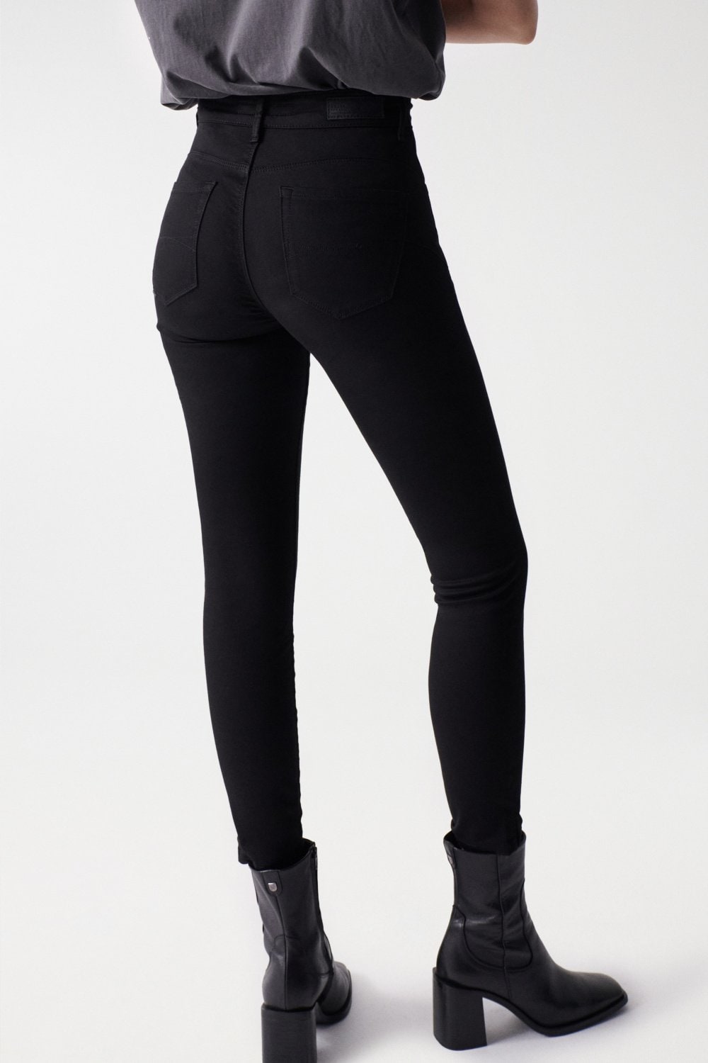 Secret Glamour Push-In in Black Jeans Salsa Jeans   