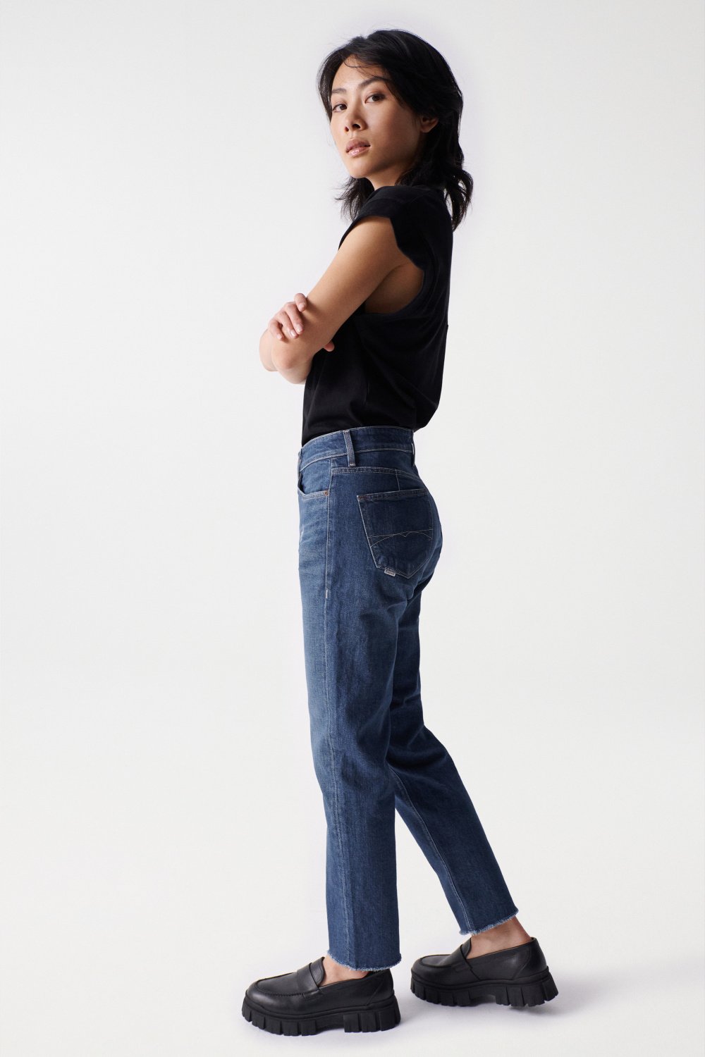 True Cropped Slim Comfort in Medium Wash Jeans Salsa Jeans   