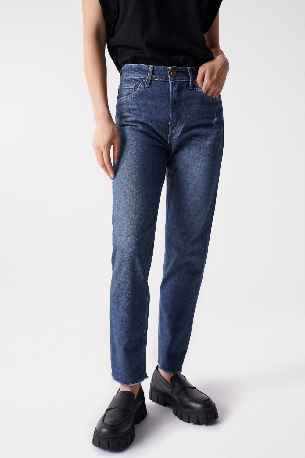 True Cropped Slim Comfort in Medium Wash Jeans Salsa Jeans   