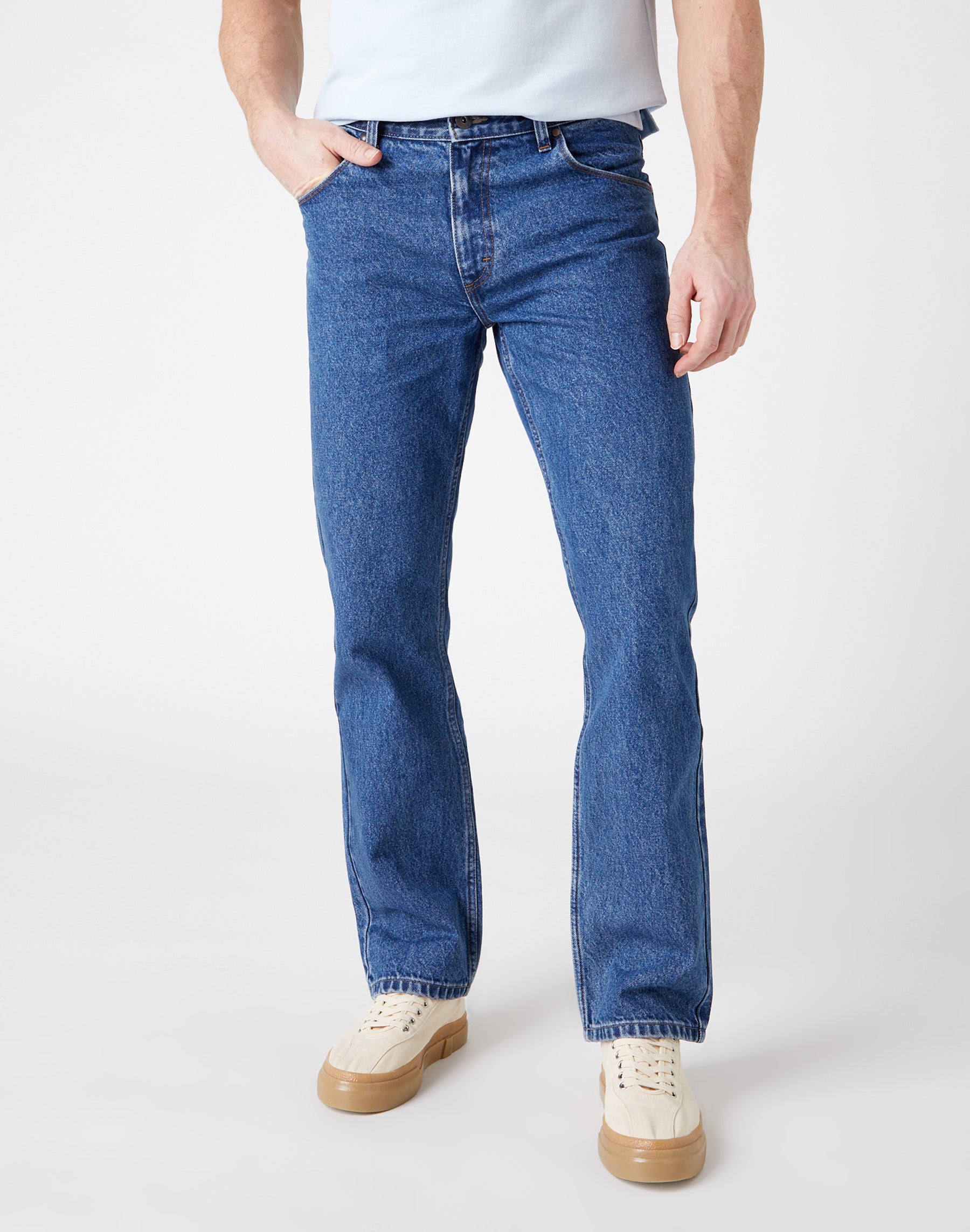 Straight Non Stretch in Medium Stonewash Jeans Wrangler   