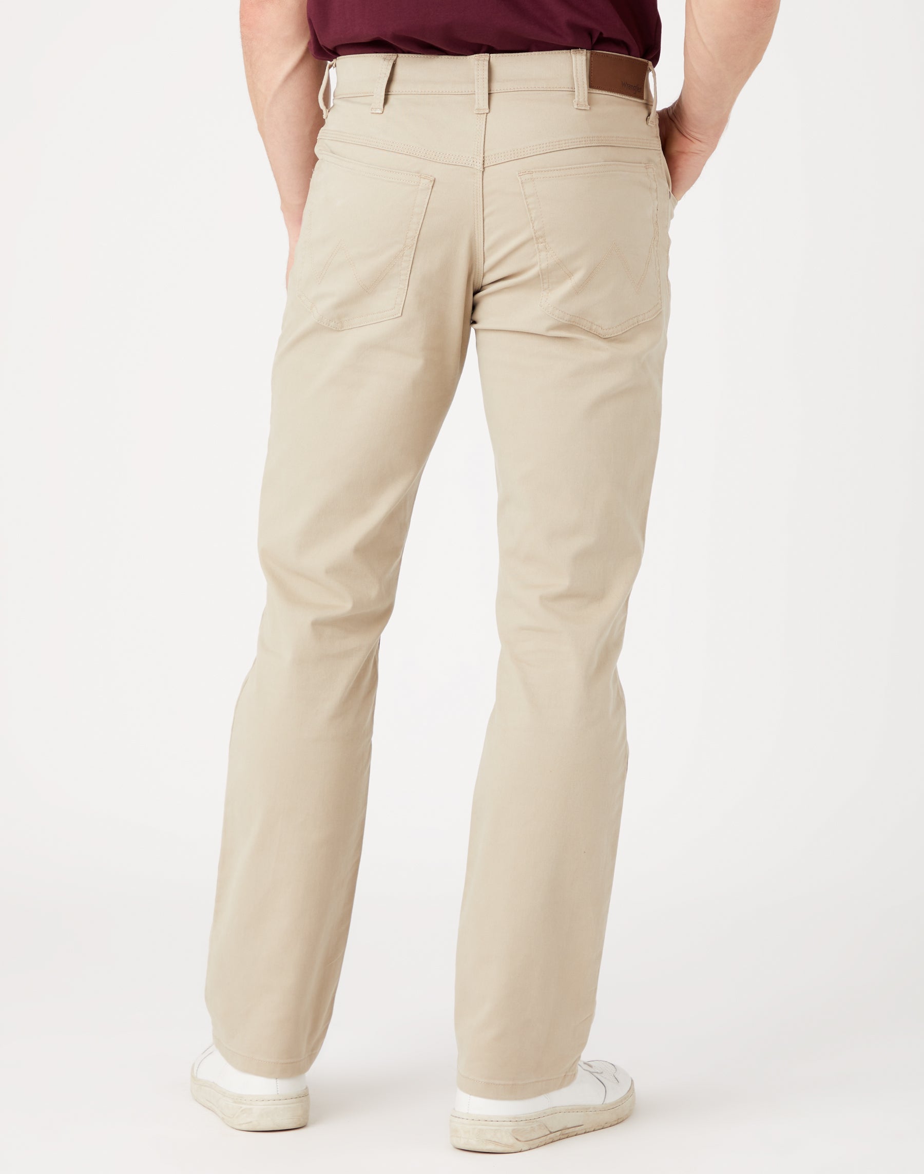 Straight Medium Stretch in Khaki Pants Wrangler   