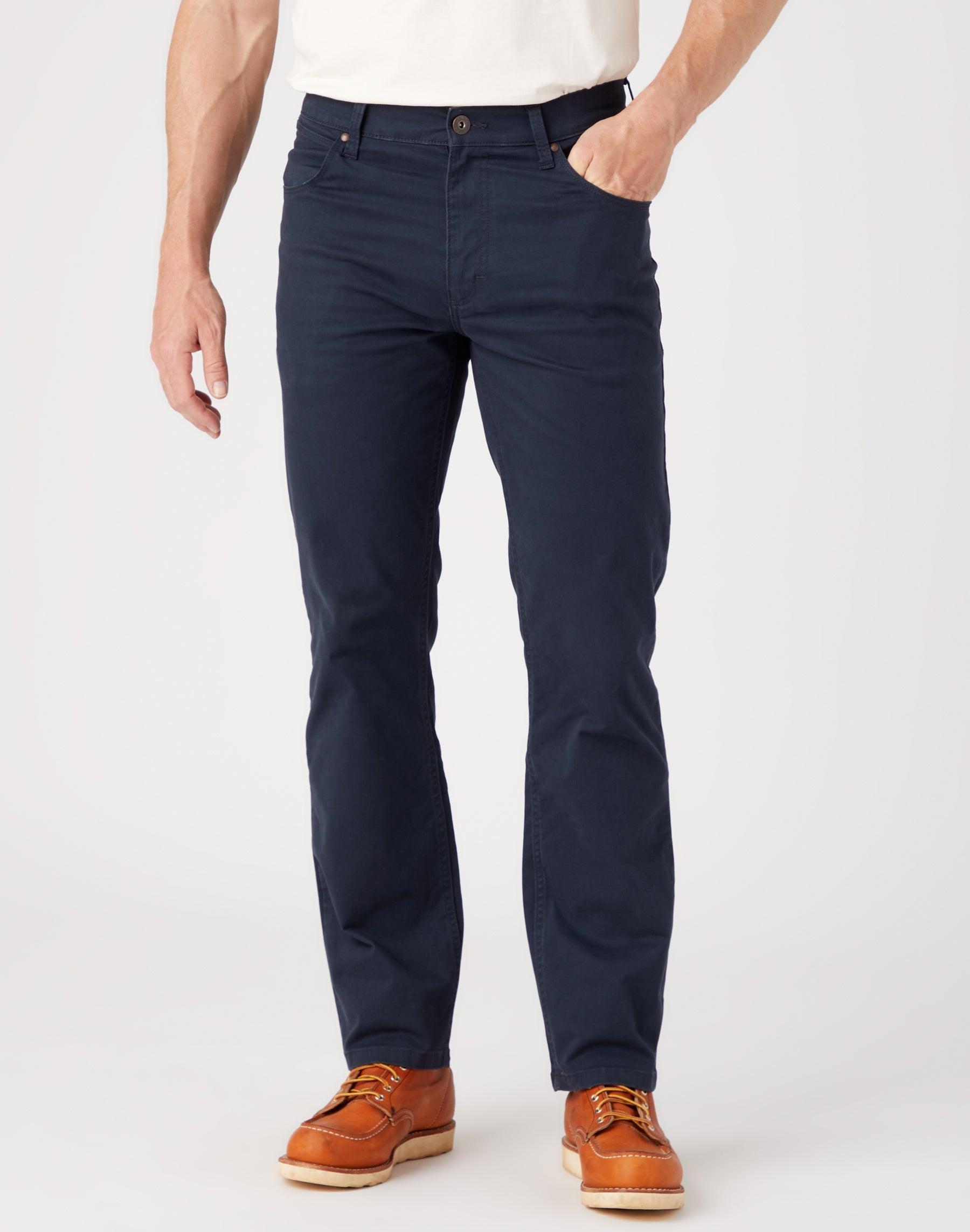 Straight Medium Stretch in Navy Navy Pants Wrangler   