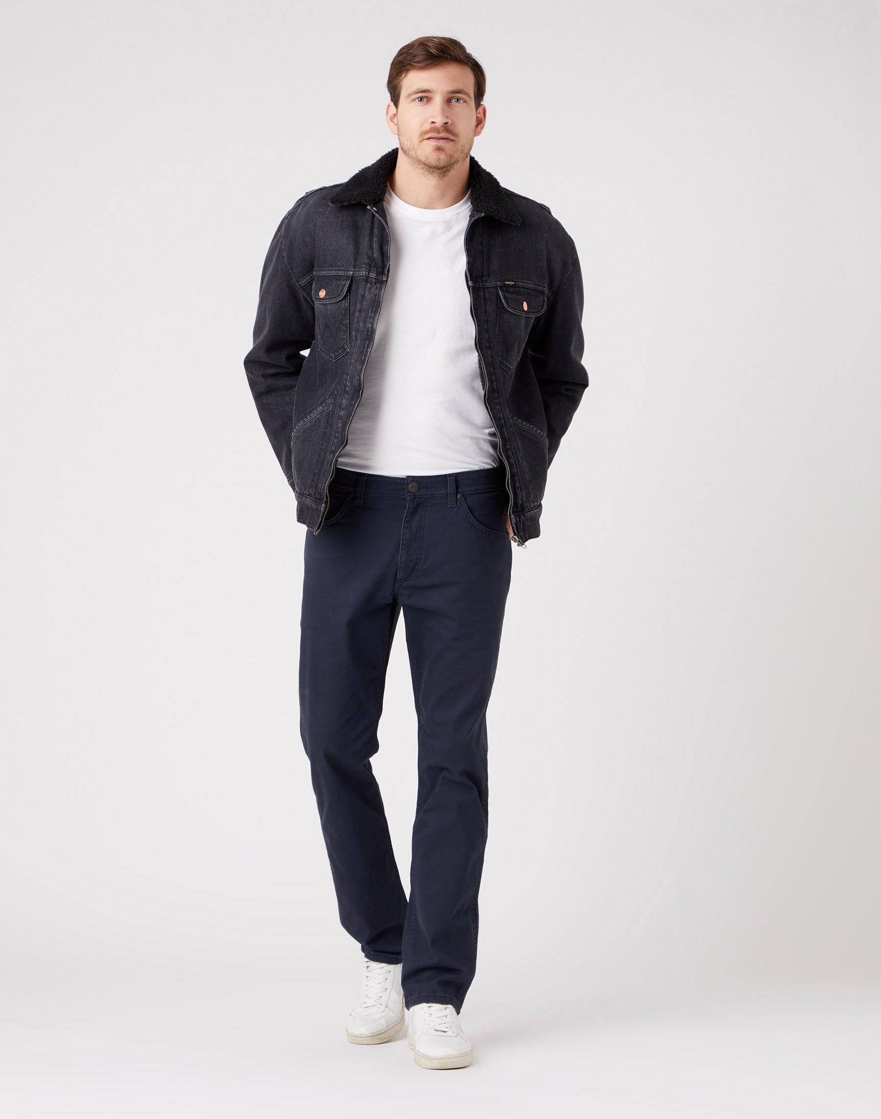 Greensboro Low Stretch in Dark Navy Pants Wrangler   