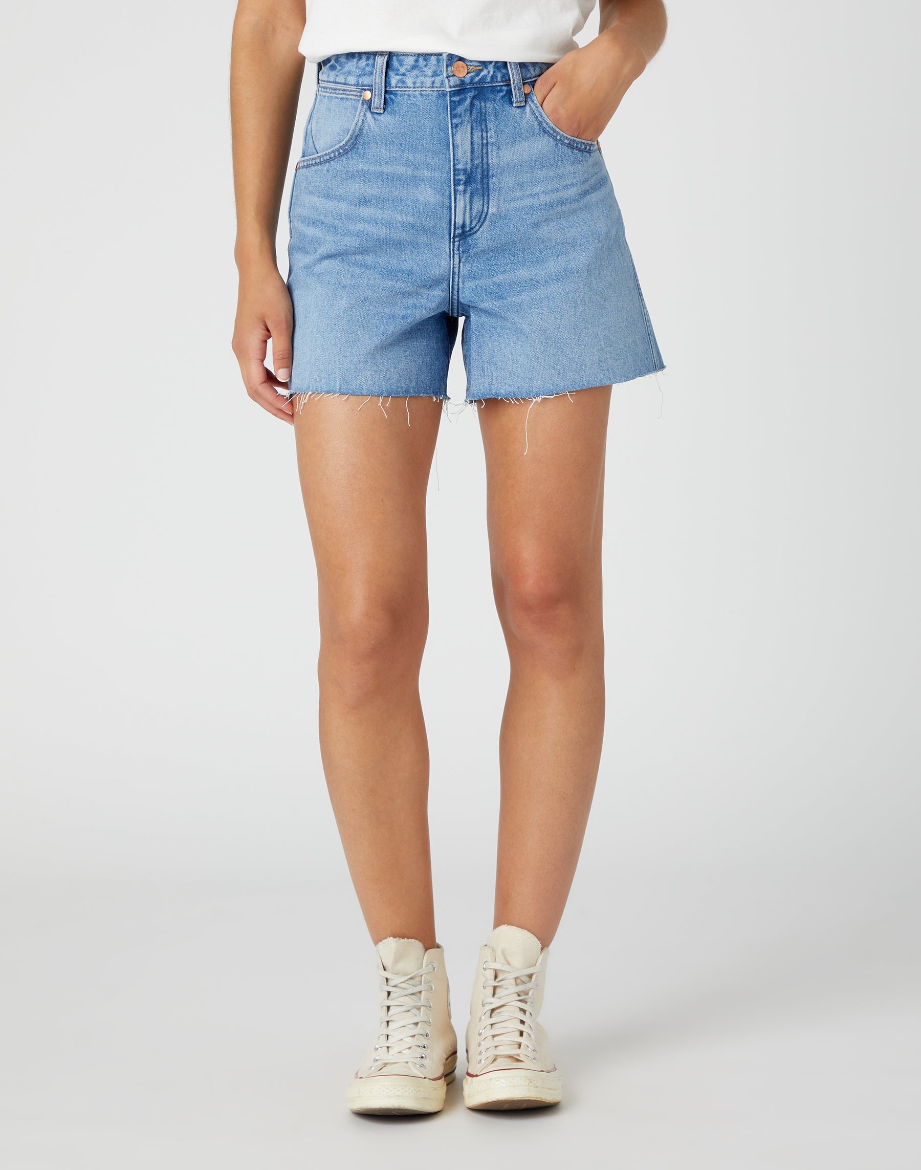 Donna in Lost Control denim shorts Wrangler   