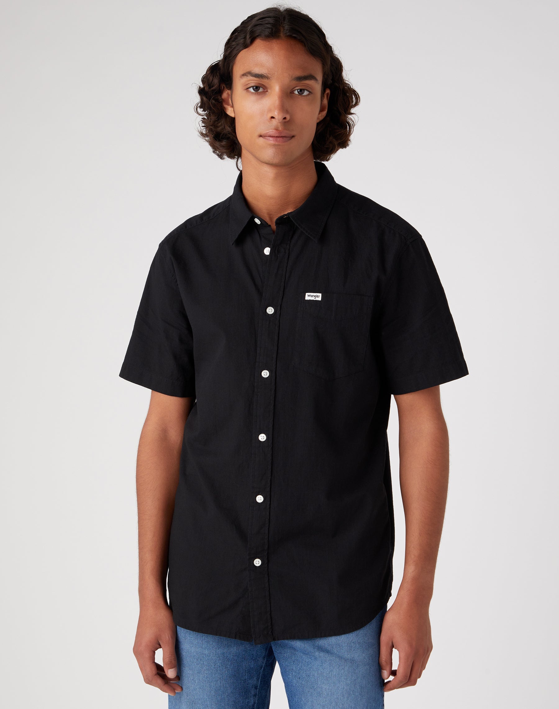 Short Sleeve One Pocket Shirt in Black Shirts Wrangler   