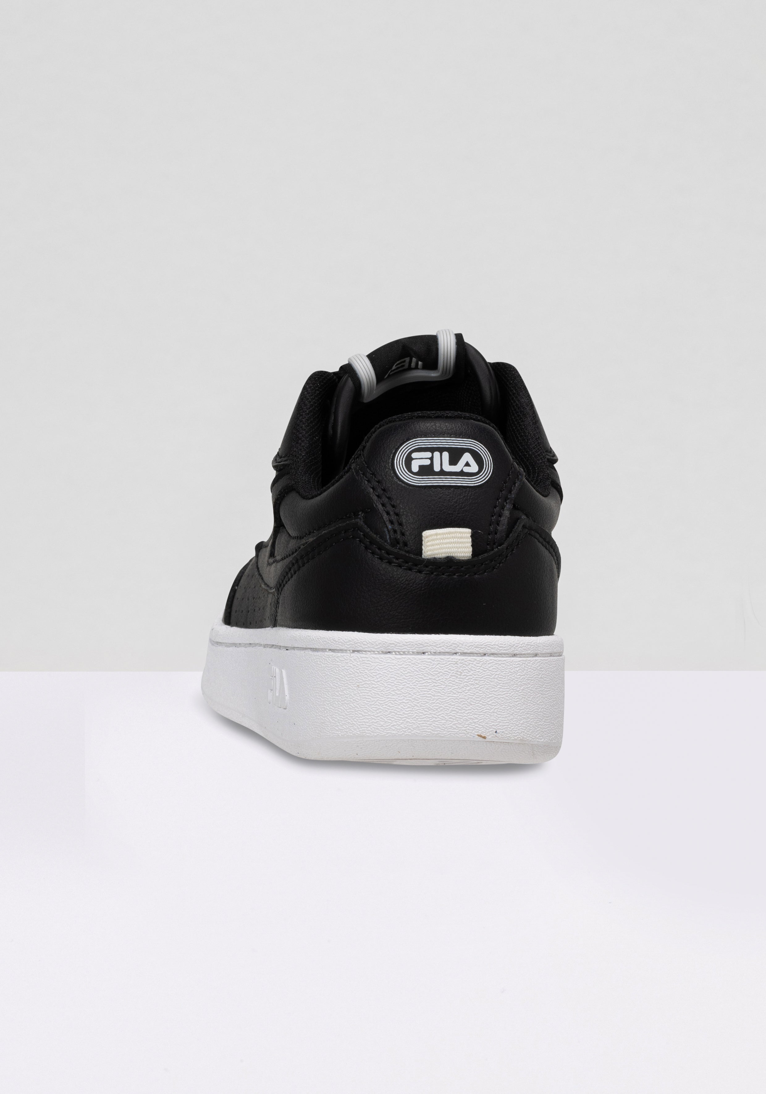 Sevaro Wmn in Black Sneakers Fila   