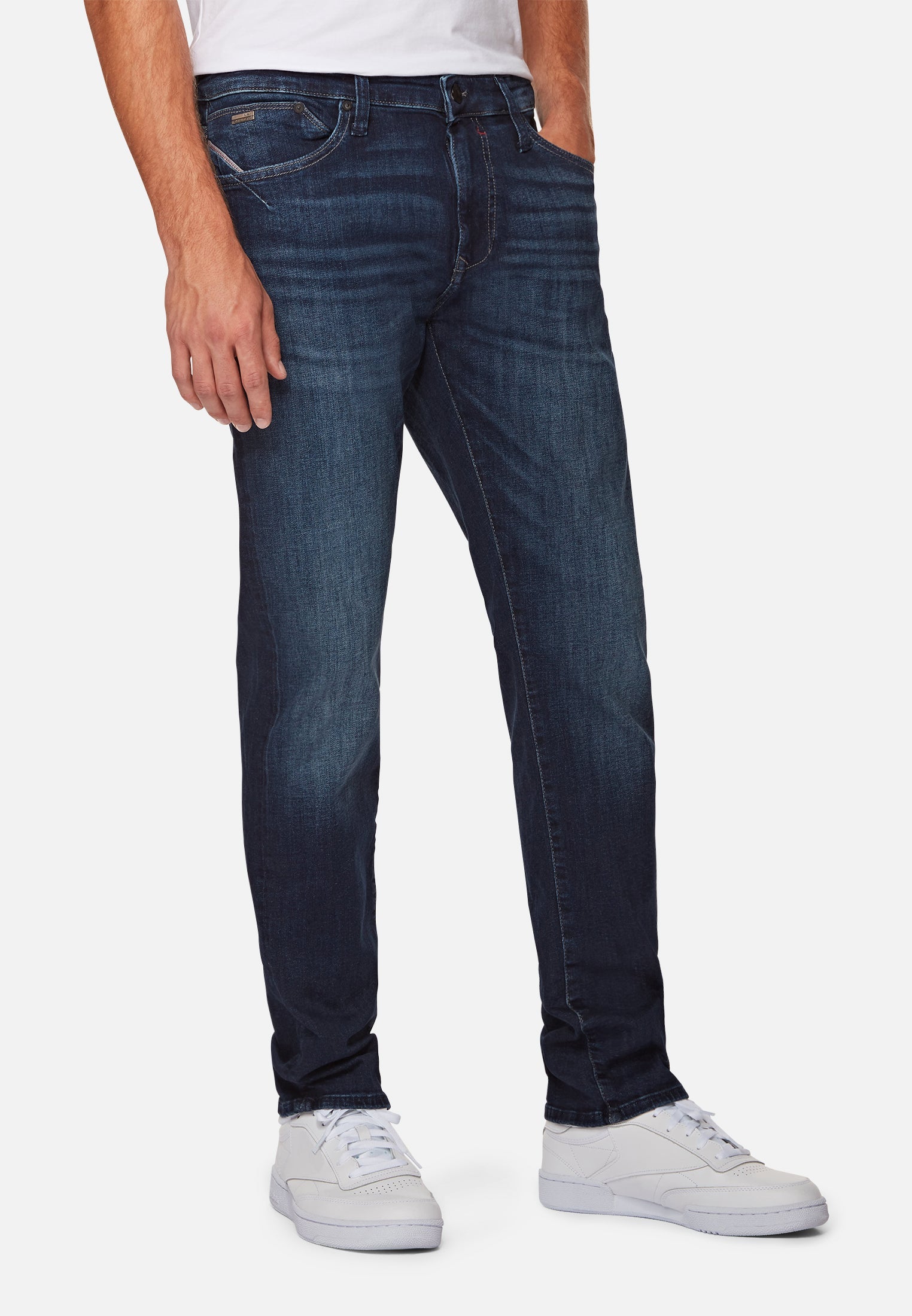 Marcus in Dark Brushed Ultra Move Jeans Mavi   