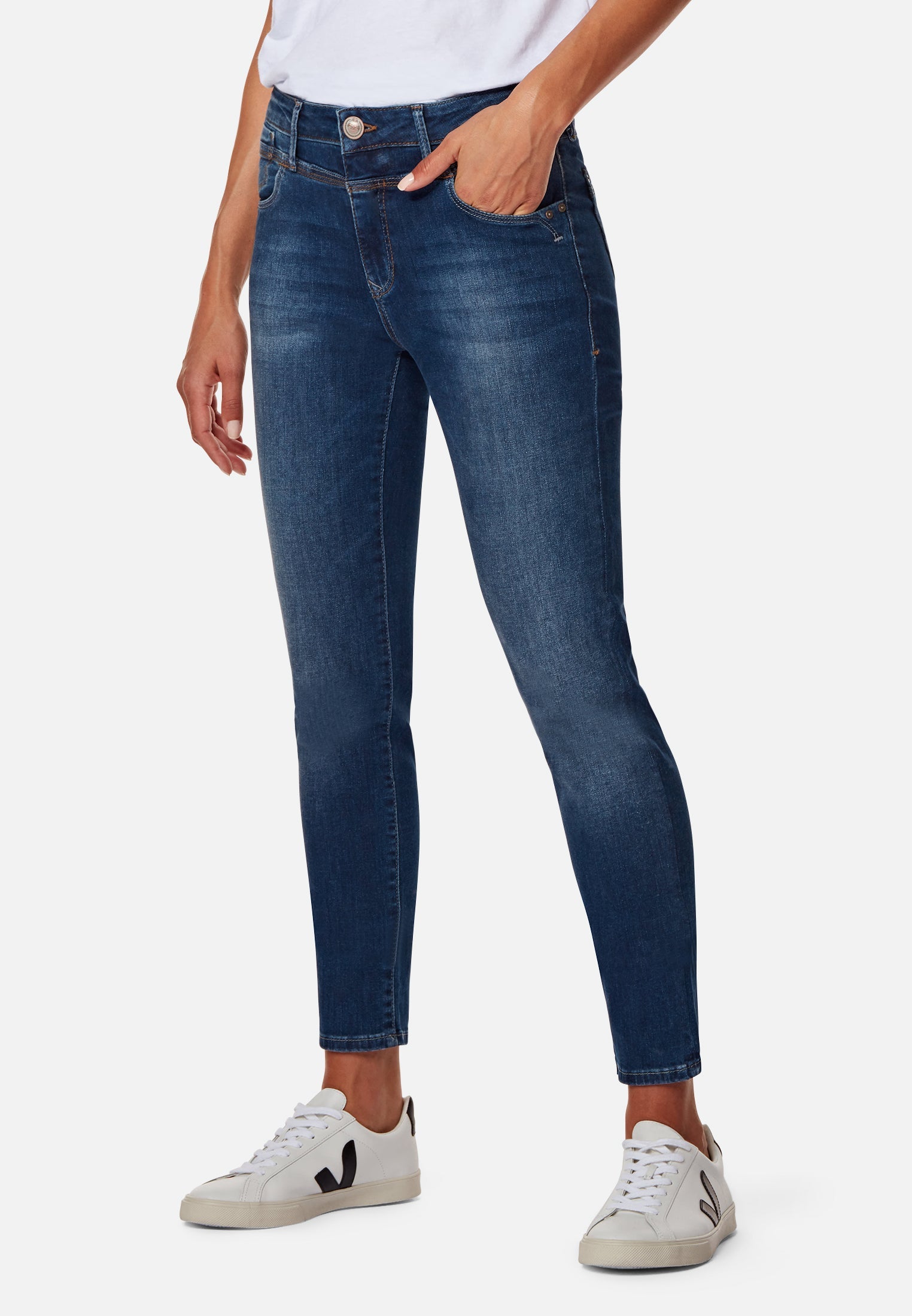 Sophie in Deep Memory Fit Jeans Mavi   